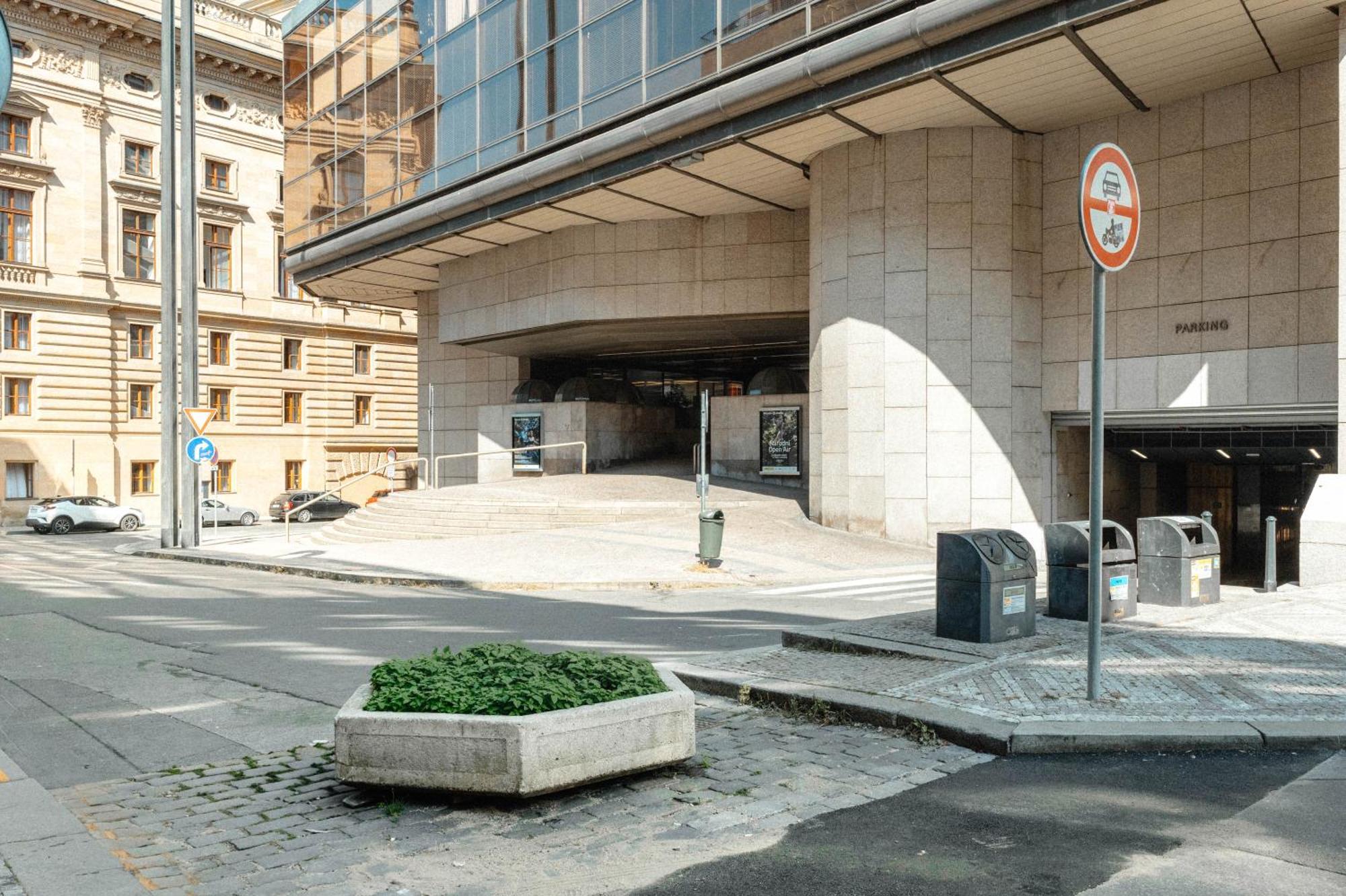 Apartment 3b Bright Beautiful Newly Renovated 3br Prag
